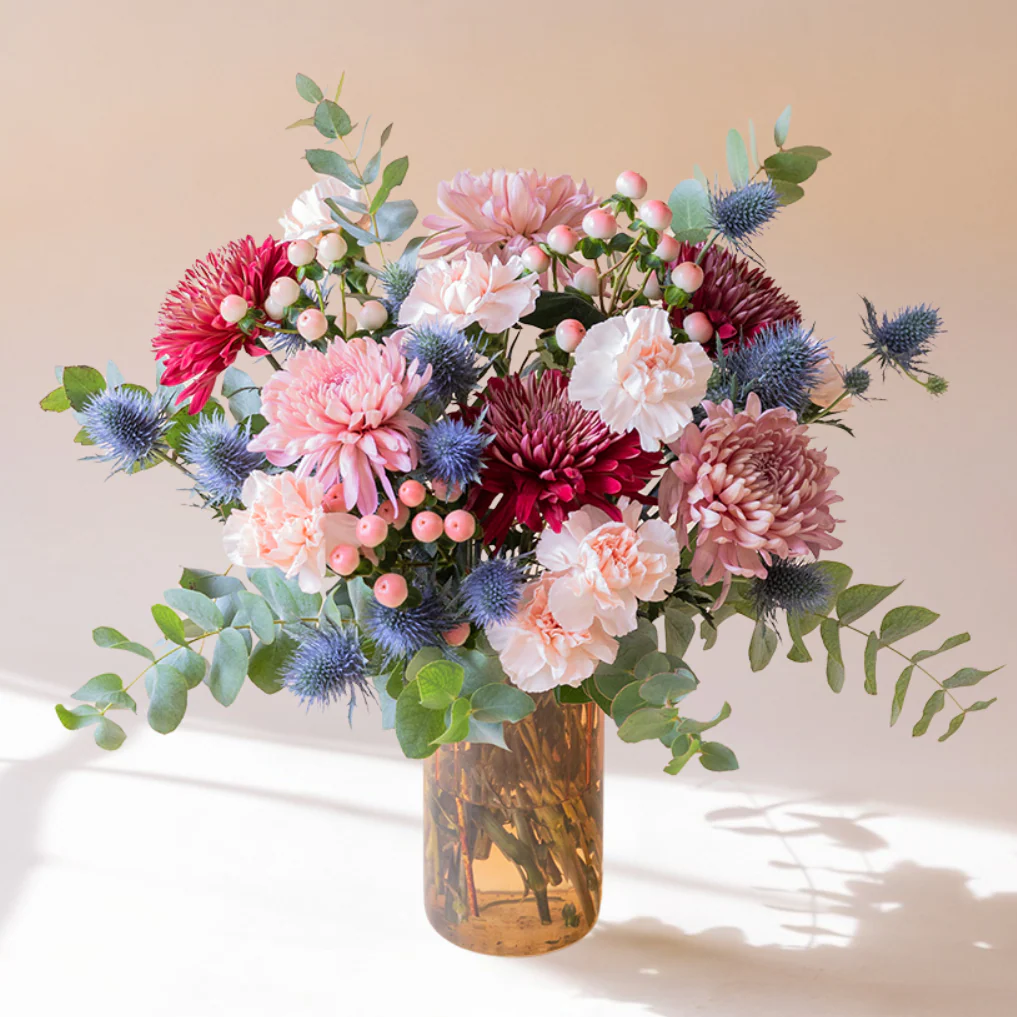 Ramo de Flores Azules con Jarrón y Tarjeta - Image 5