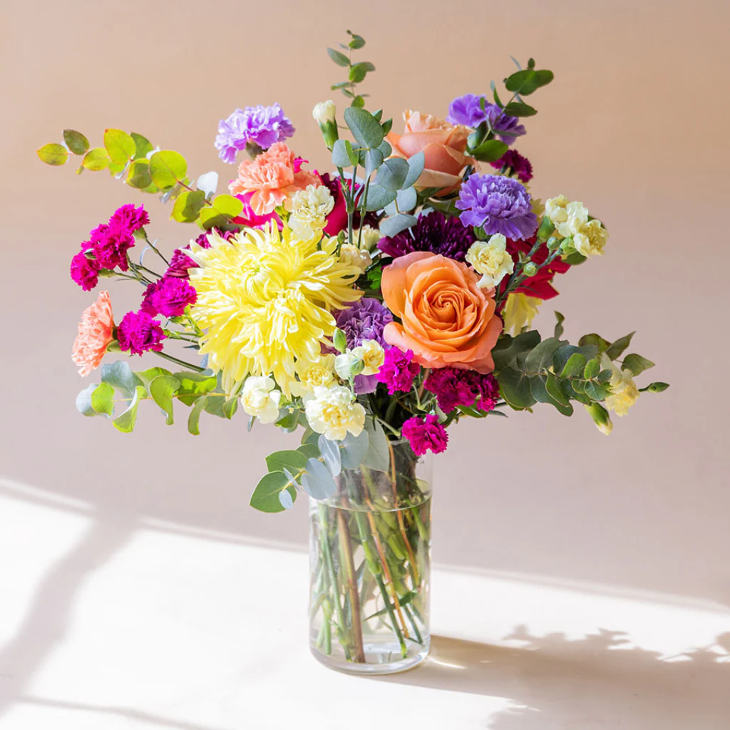 Ramo de Flores Coloridas con Bombones y Tarjeta - Image 3