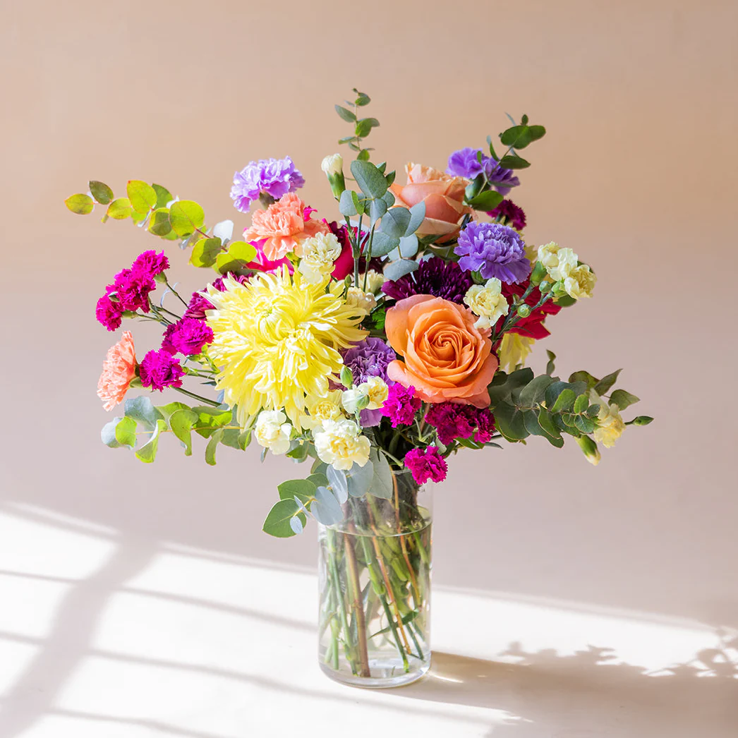 Ramo de Flores Coloridas con Caramelos y Tarjeta - Image 3